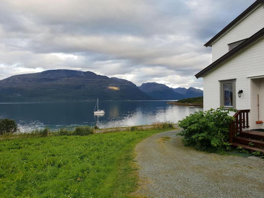 Traditional Farm House Located Close To Fjord Lyngseidet Exterior foto